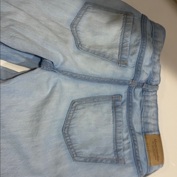 Abercrombie Kids low rise baggy Jeans with Pink Bow Embroidery. 9/10 long - Picture 4 of 7